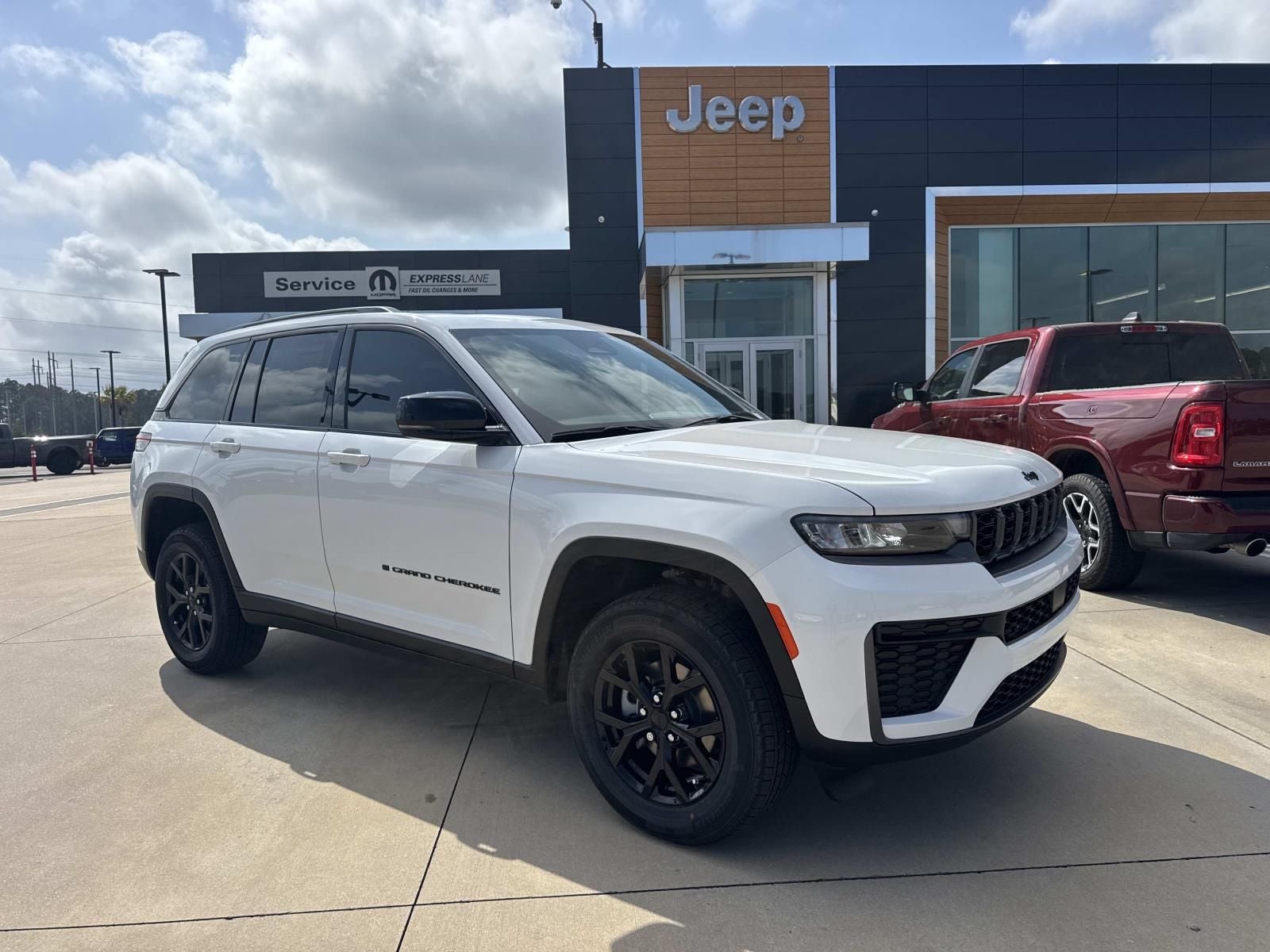 2026 Jeep Grand Cherokee GRAND CHEROKEE LAREDO ALTITUDE 4X2 in Bright White Clear-Coat Exterior Paint — front three-quarter view