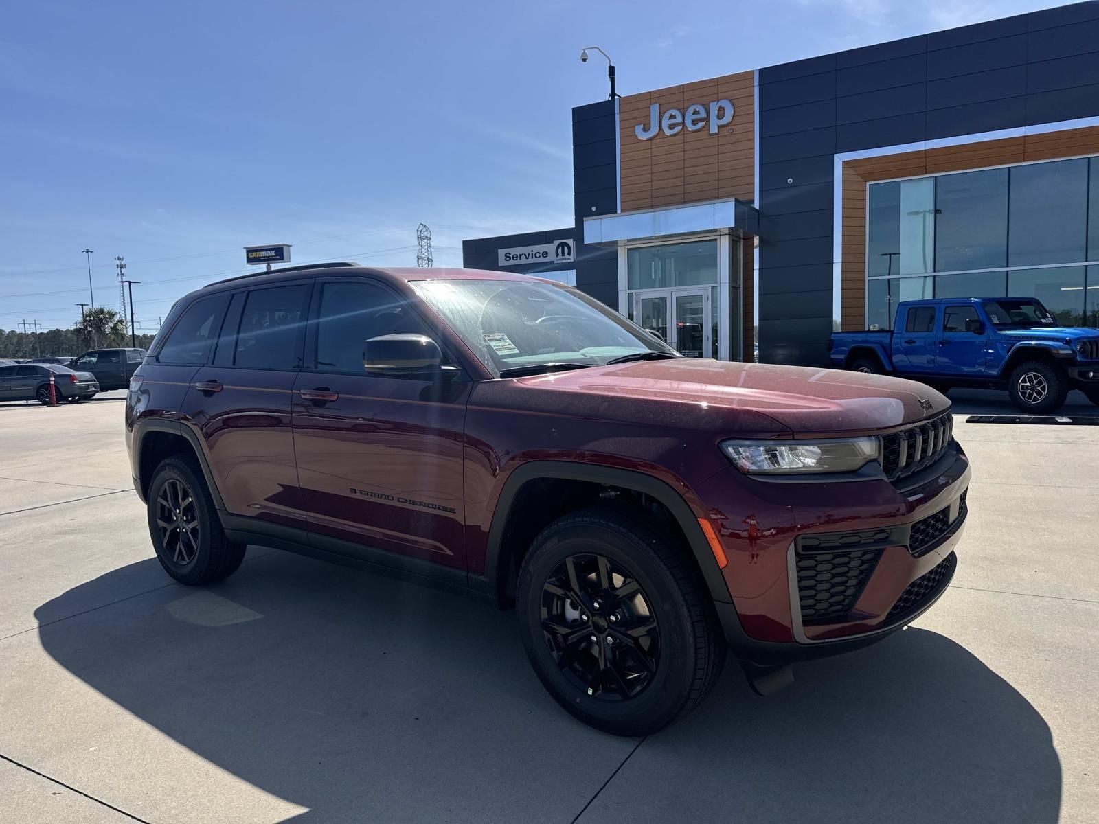 2026 Jeep Grand Cherokee GRAND CHEROKEE LAREDO ALTITUDE 4X2 in Velvet Red Pearl-Coat Exterior Paint — front three-quarter view