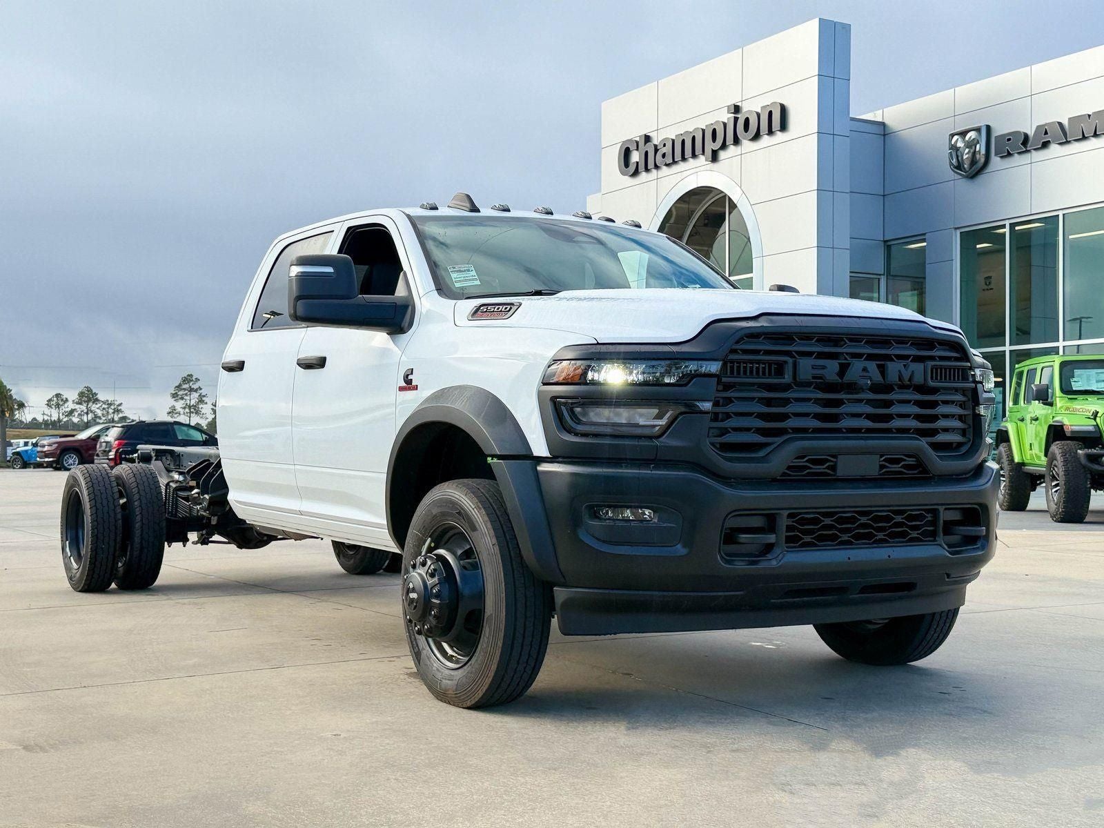 2026 RAM Ram 5500 Chassis Cab RAM 5500 TRADESMAN CHASSIS CREW CAB 4X4 84' CA in Bright White Clear-Coat Exterior Paint — front...