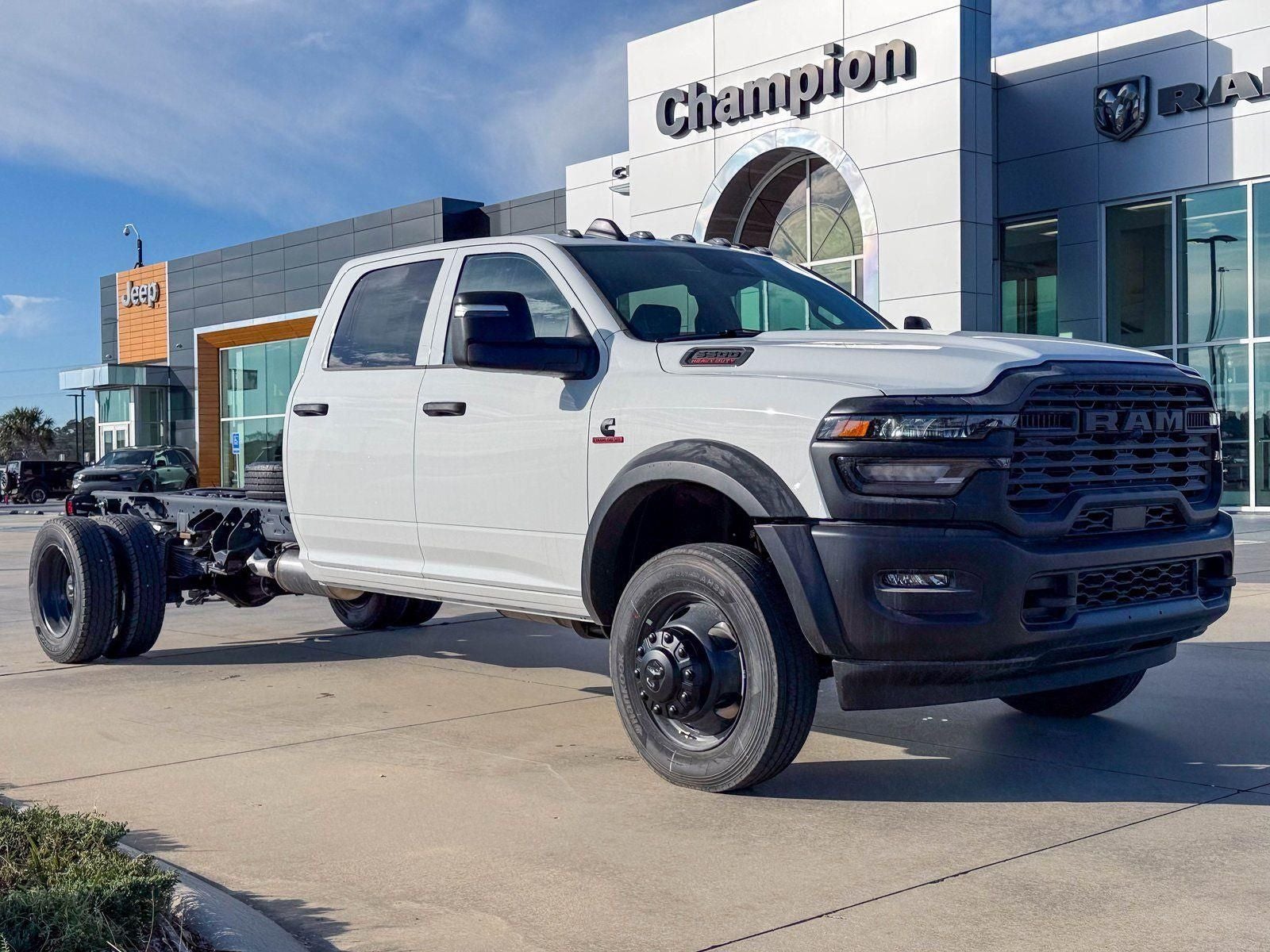 2026 RAM Ram 5500 Chassis Cab RAM 5500 TRADESMAN CHASSIS CREW CAB 4X4 84' CA in Bright White Clear-Coat Exterior Paint — front...